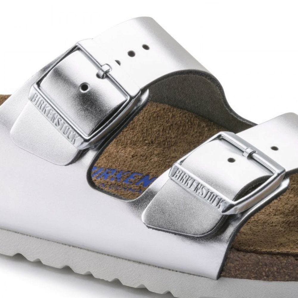 Birkenstock Women&#39;s Arizona Softbed Leather in Metallic Silver (Narrow Width)