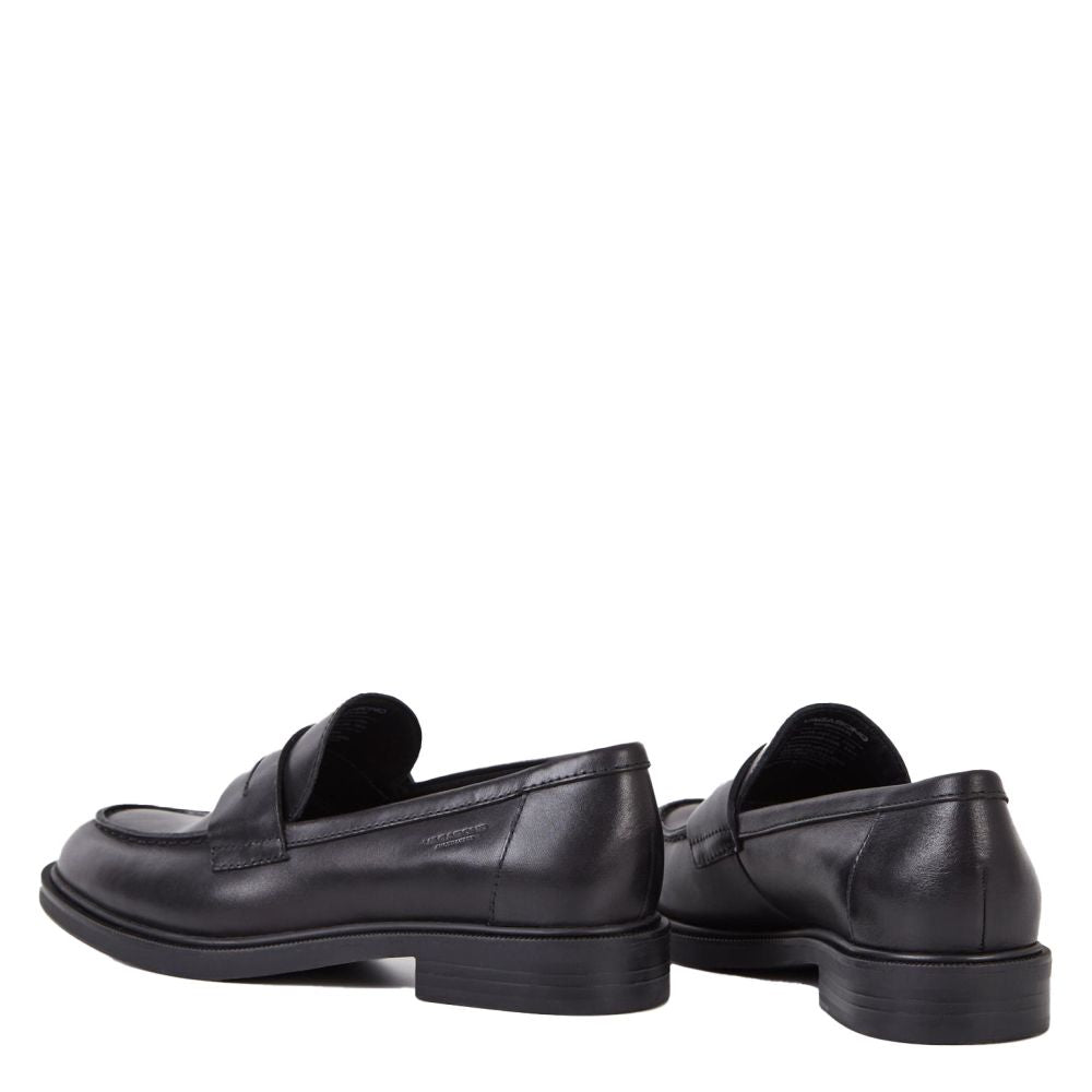 Vagabond Women&#39;s Amina Loafer in Black Leather