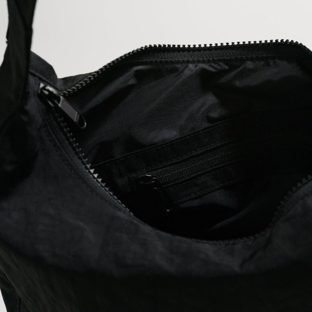 Sac croissant en nylon moyen Baggu